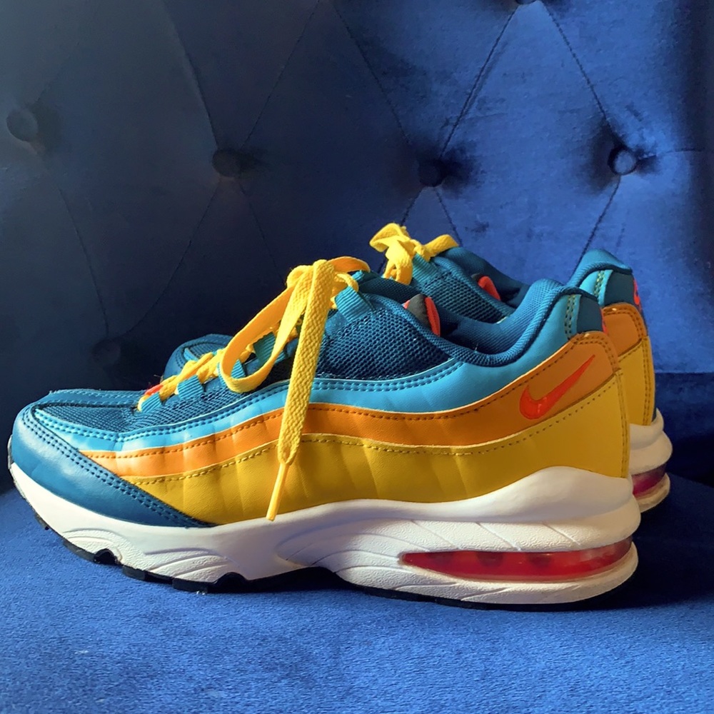 Nike Air Max Kids Y Size  6
